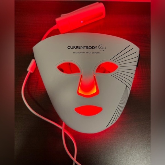 CurrentBody Skin Red Light Therapy Mask (Series 2) - Picture 3 of 12